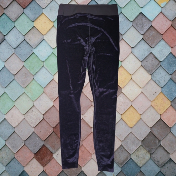 NWT PUMA EXPLOSIVE VELVET TOP AND TIGHTS - Picture 8 of 10